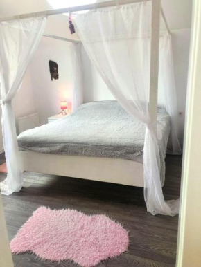 Stunning fully furnished vila luxurious neigbourhood 3 bedrooms